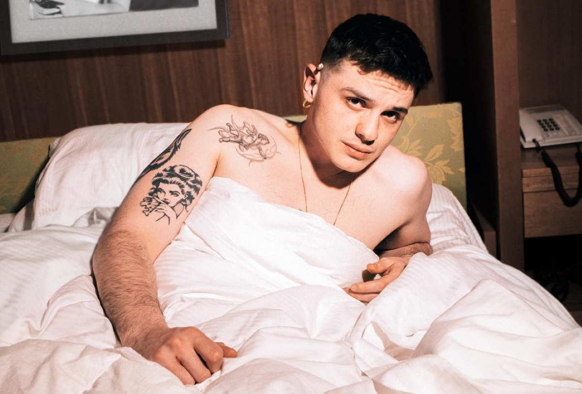Olly Fa Chiarezza Sul Queerbaiting E Le Accuse Riguardo All'Omofobia 2 Olly Polvere